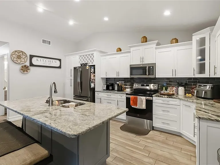 10327 Parkcrest Dr — Photo 7