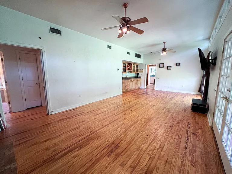 411 NW 26th St — Photo 13