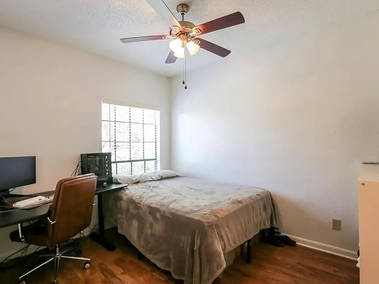 912 W 22nd St #304 — Photo 14