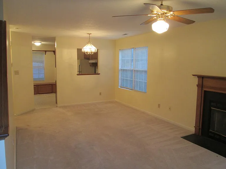 332 Windy Ridge Ln — Photo 8