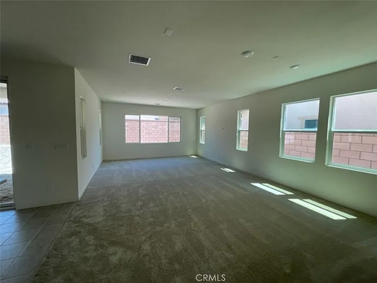 2565 E Embry Ln — Photo 36