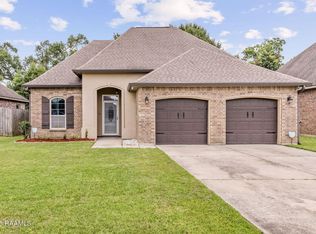 403 Flanders Ridge Dr, Youngsville, LA 70592