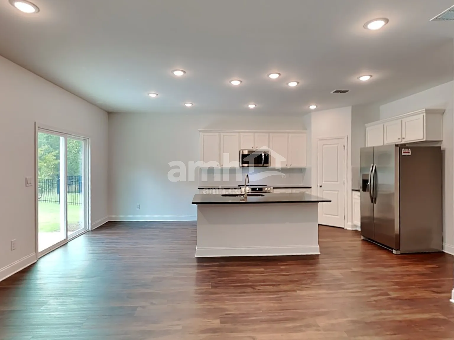 4 bed, 2.5 bath, 2297 sqft, $2,515 — Photo 4