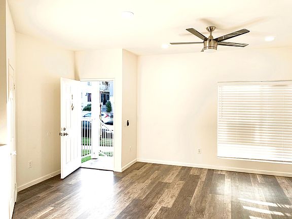 3rd image of 1127 Glenville Dr #1