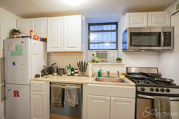 Rented by City Connections Realty | media 29