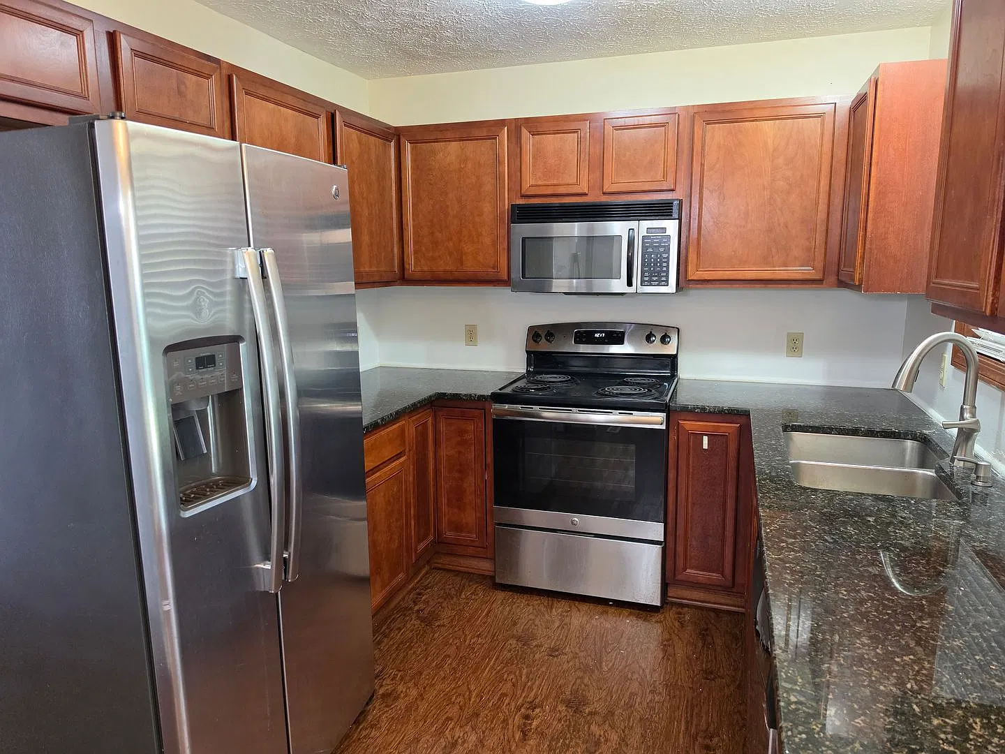 3 Bed 1.5 Bath Condo in Painesville — Photo 4