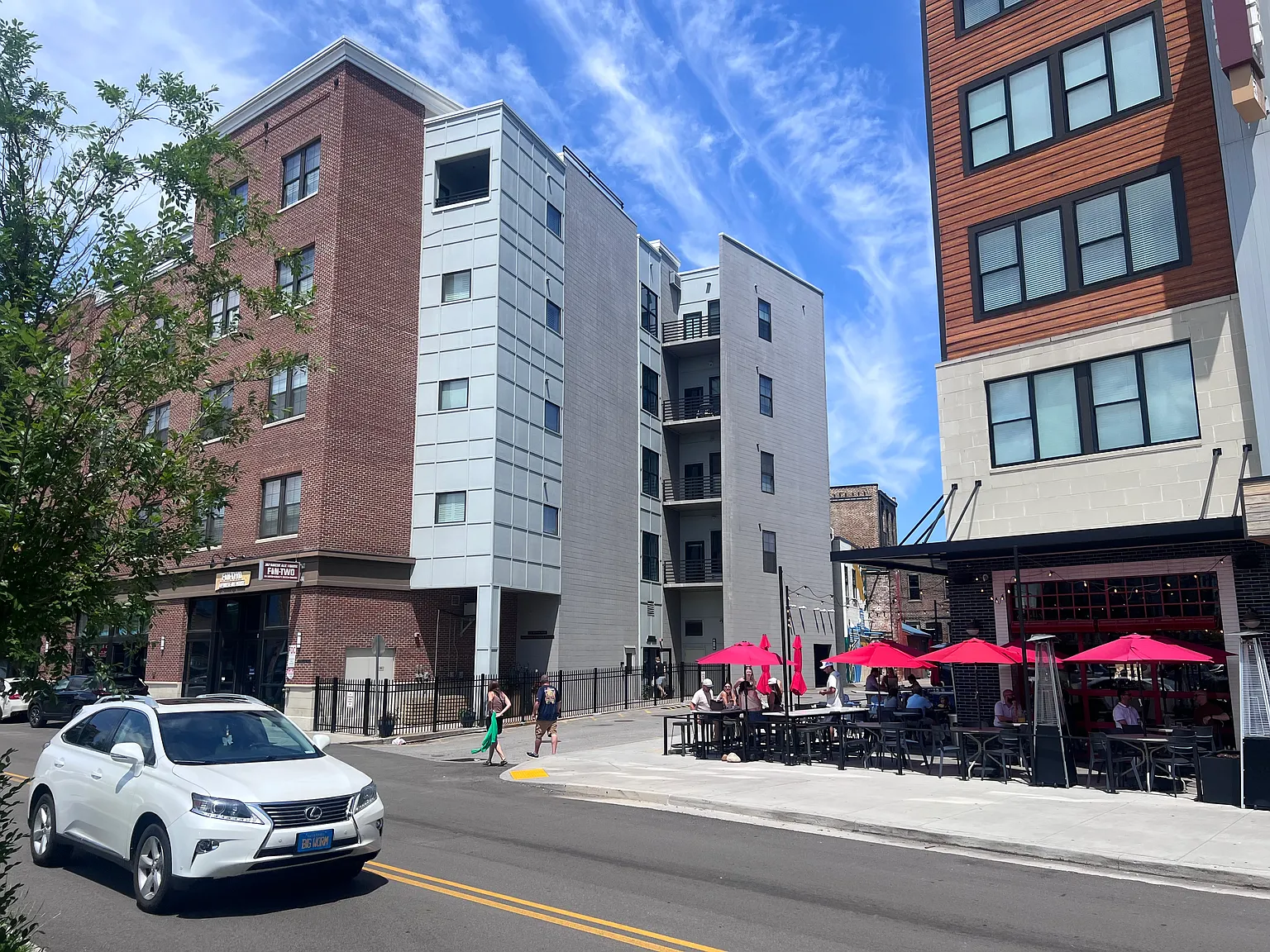 Studio, 893 sqft, $2,100 — Photo 1
