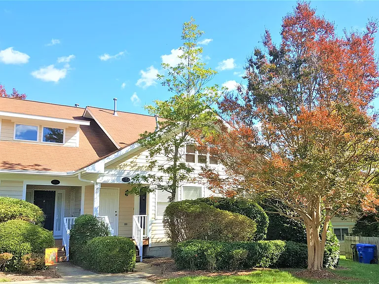 102 Duncan Ct #B — Photo 1