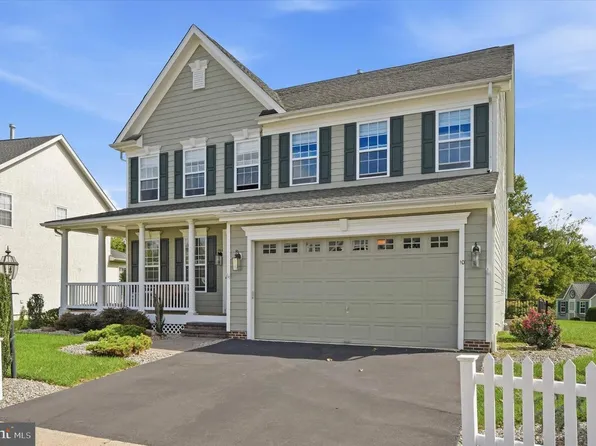 10 Hartfeld Rd, Newtown, PA 18940