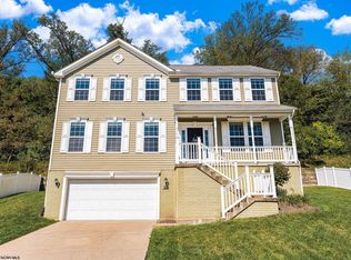 127 Brookdale Dr, Morgantown, WV 26508