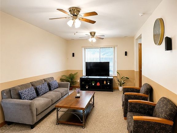 3rd image of 35 Parkridge Ave