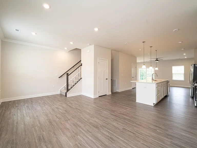 212 Tamworth Crk — Photo 5