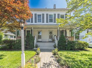 8 Center St, Annandale, NJ