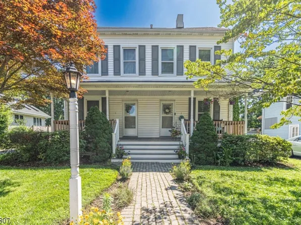 8 Center St, Clinton Twp., NJ 08801