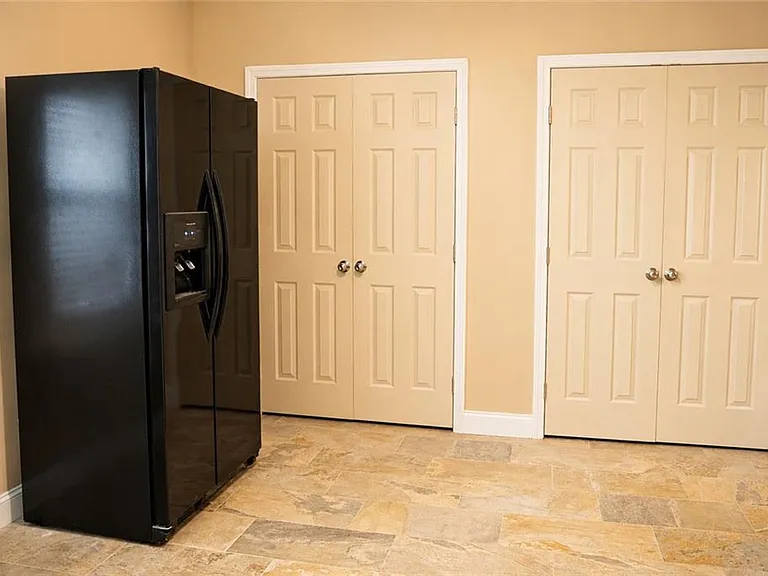 340 Nell Ct — Photo 29
