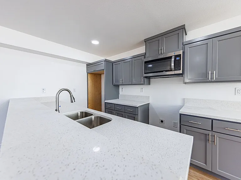 Huge 2, 3 & 4 Bed 2026 Townhomes — Photo 20