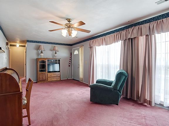 5th image of 59 Bellaire Dr