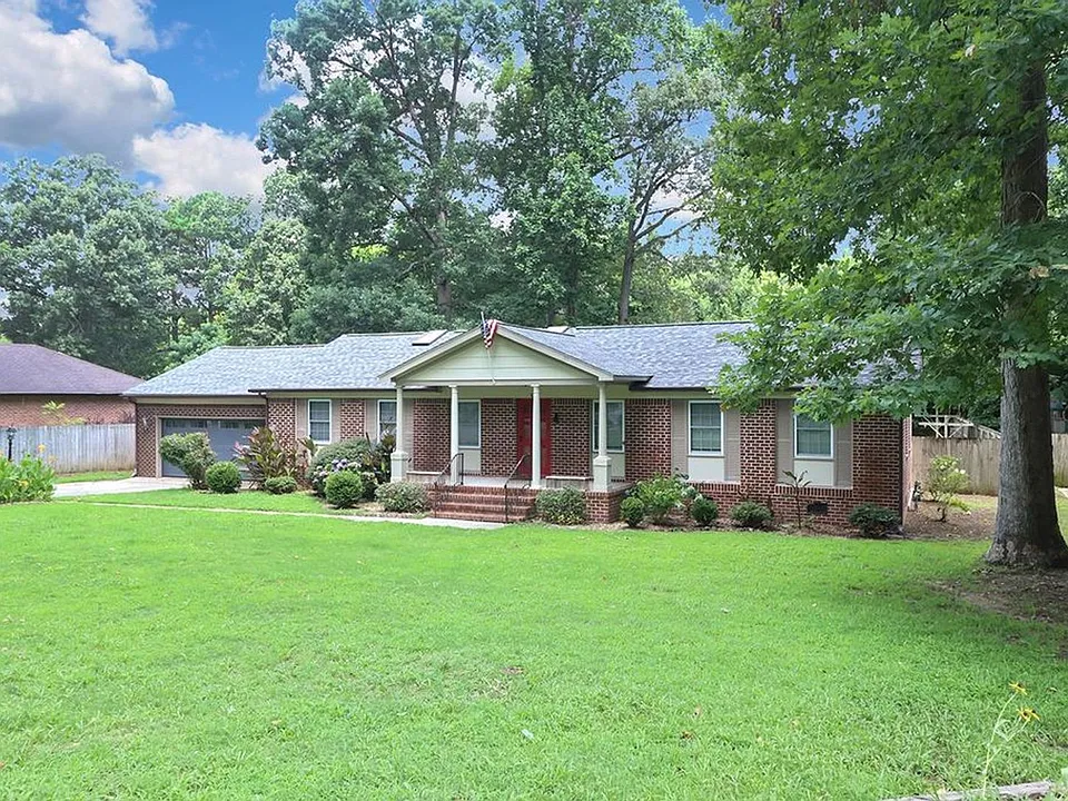 212 Pinewood Dr