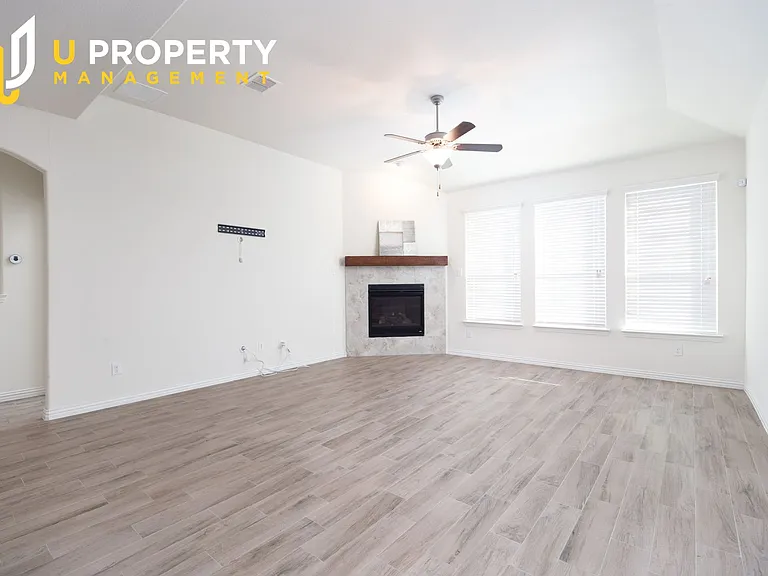 817 Black Hawk Dr — Photo 6