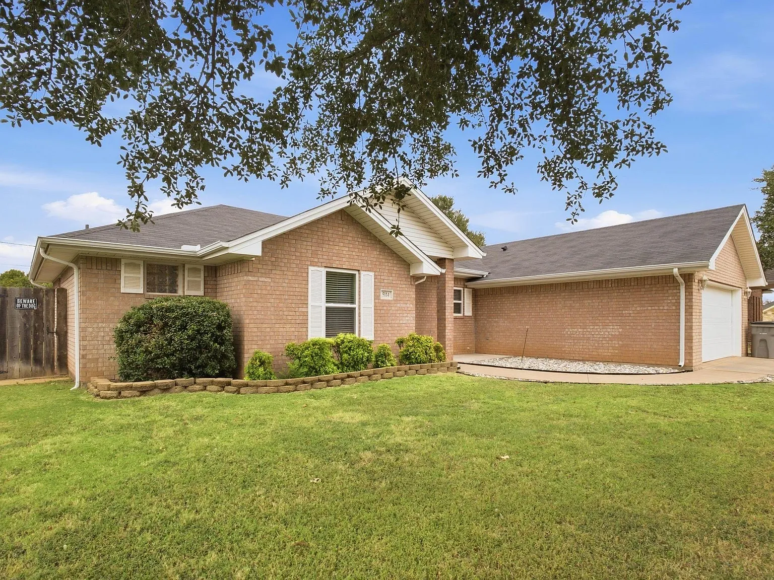 3 bed, 2.0 bath, 1469 sqft, $2,350 — Photo 3