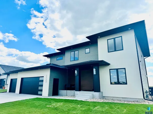 1723 Ethan St, Harrisburg, SD 57032