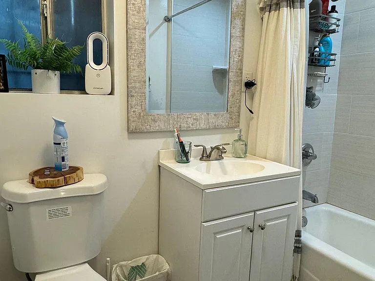 1938 S Garth Ave #3 — Photo 15