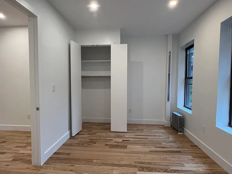 238 E 58th St #17B — Photo 2