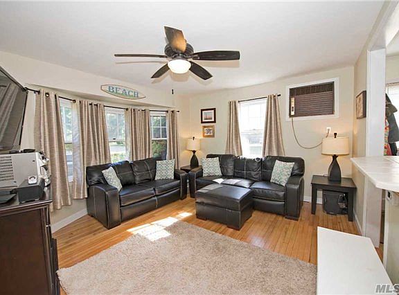 3rd image of 17 Brook Ln