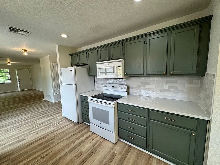 108 Easy St — Photo 14