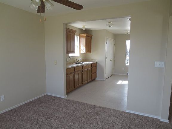 4th image of 1106 E Spruce Ave