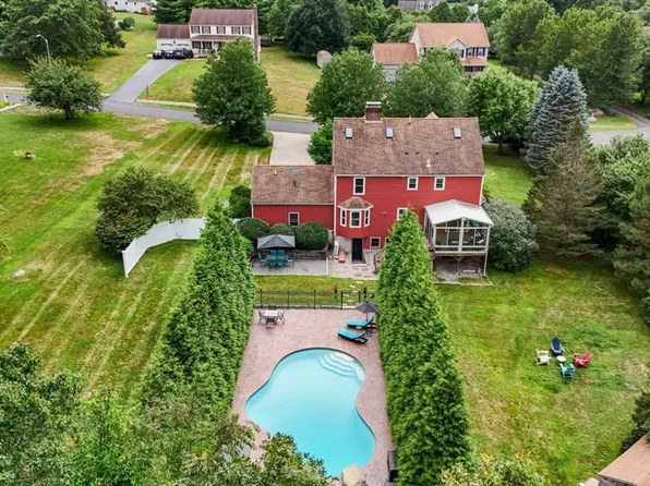 83 Hixon St, Bellingham, MA 02019