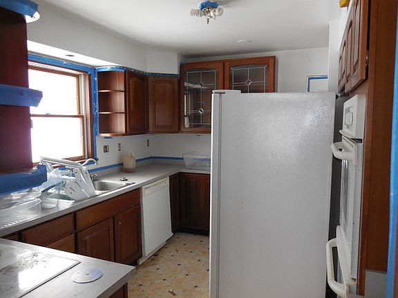 Eat-In Kitchen