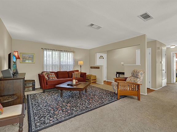 4th image of 137 Chaparral Rd