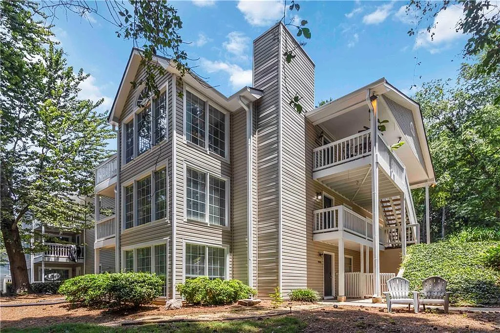 2 bed, 1.0 bath, 1097 sqft, $1,600 — Photo 3