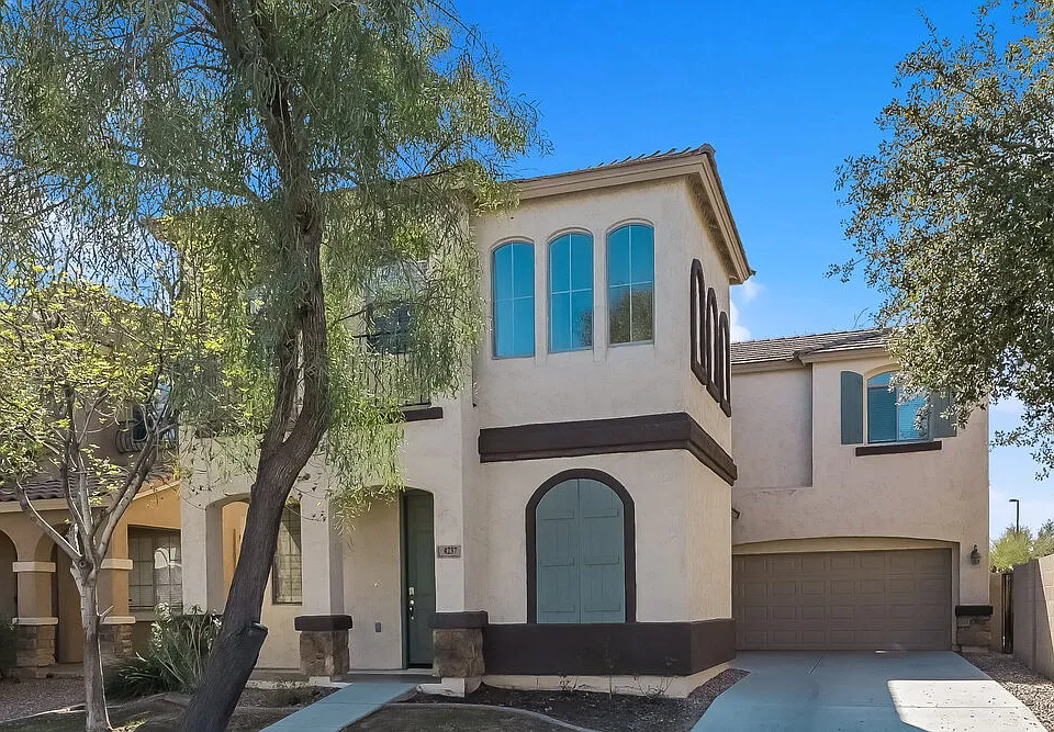 4237 E Santa Fe Ln
