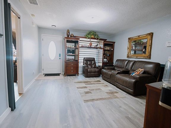 3rd image of 222 Trailview Way