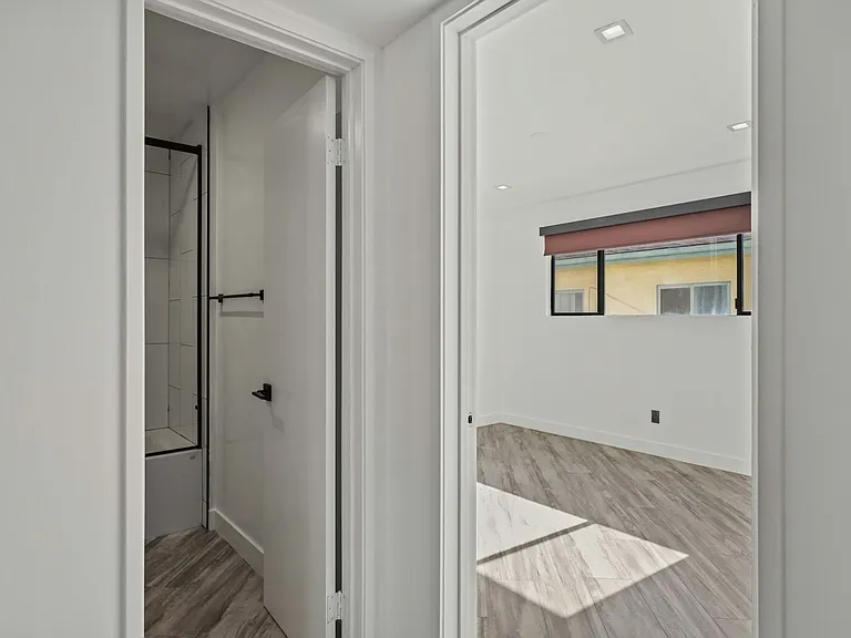 955 N Oxford Ave #5 — Photo 15