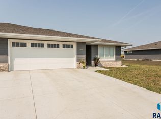 1607 Neil Ave, Dell Rapids, SD 57022