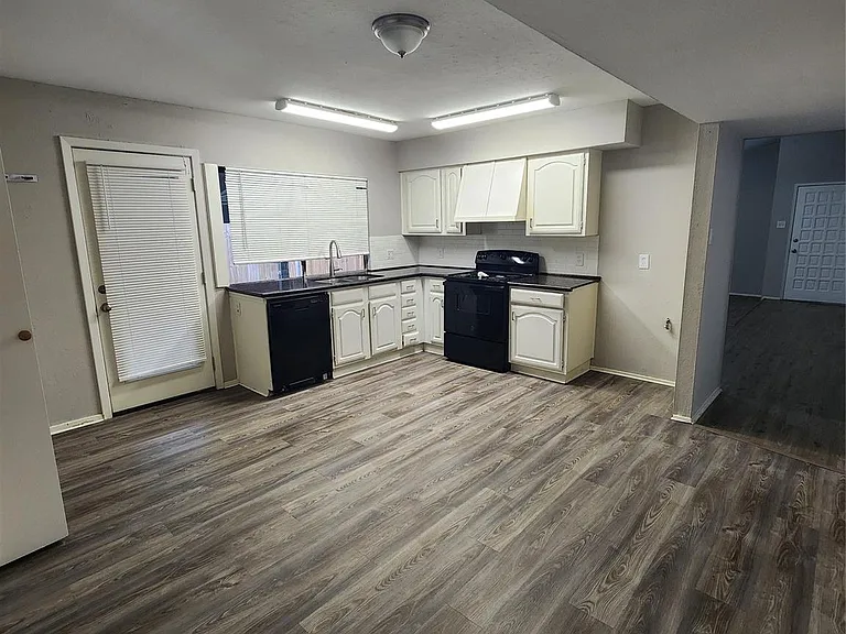 3822 Broken Elm Dr — Photo 8