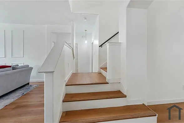 4 bed, 2349 sqft, $2,500 — Photo 3