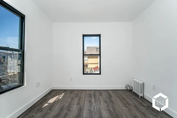 Rented by LIX Real Estate LLC | media 8