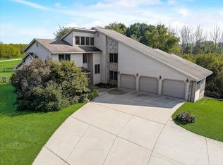 1711 Meadowlark Rd, Fredonia, WI 53021