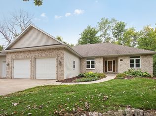 230 Burning Tree Ct, Wrightstown, WI 54180