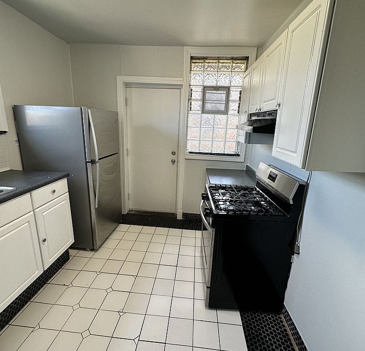 1st image of 11255 S King Dr #3R