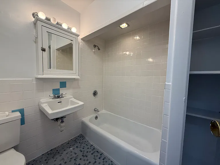 20 Mount Vernon St #203 — Photo 3