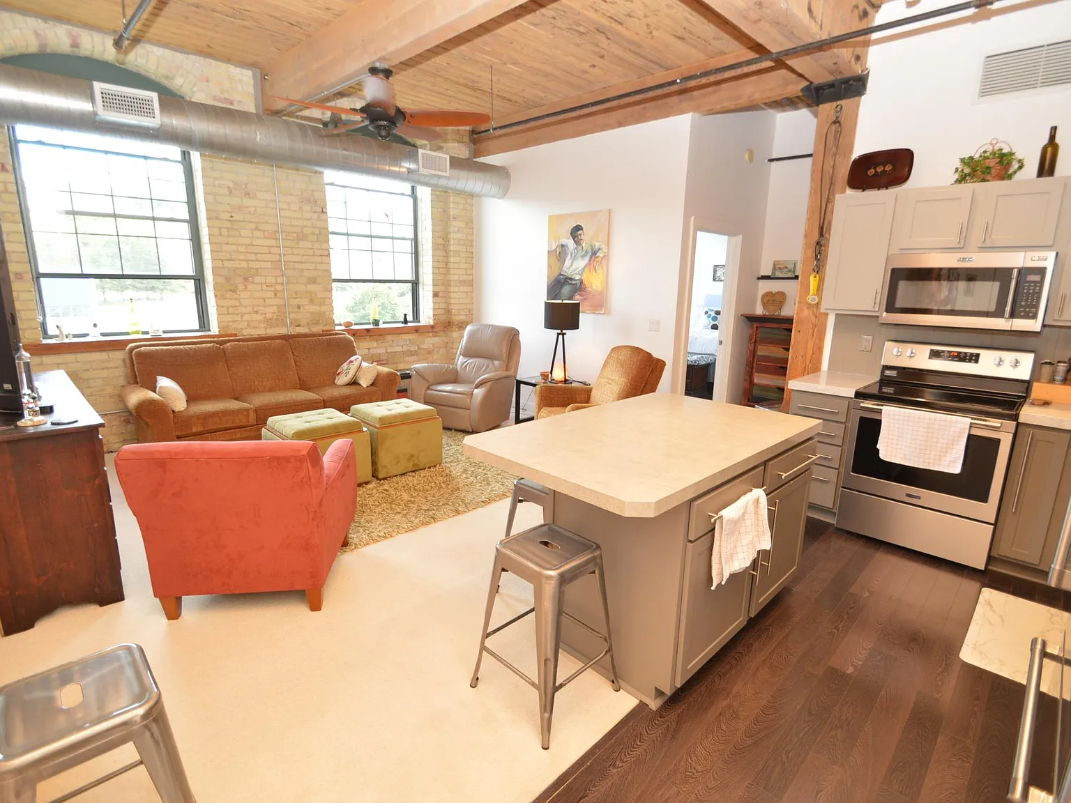 1 bed, 900 sqft, $1,800 — Photo 2