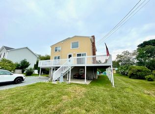 17 Clifford Dr, Westerly, RI 02891