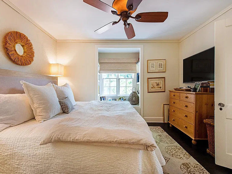 786 Martina Dr NE — Photo 6