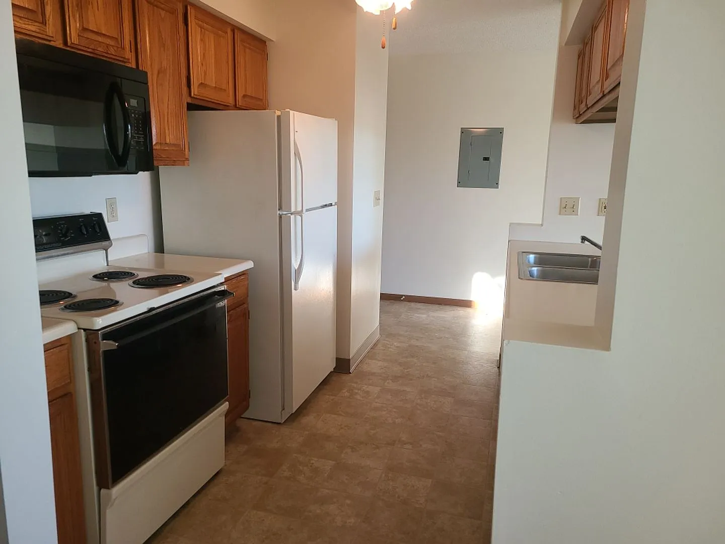 36 Plex - Village Green Apartments — Photo 2