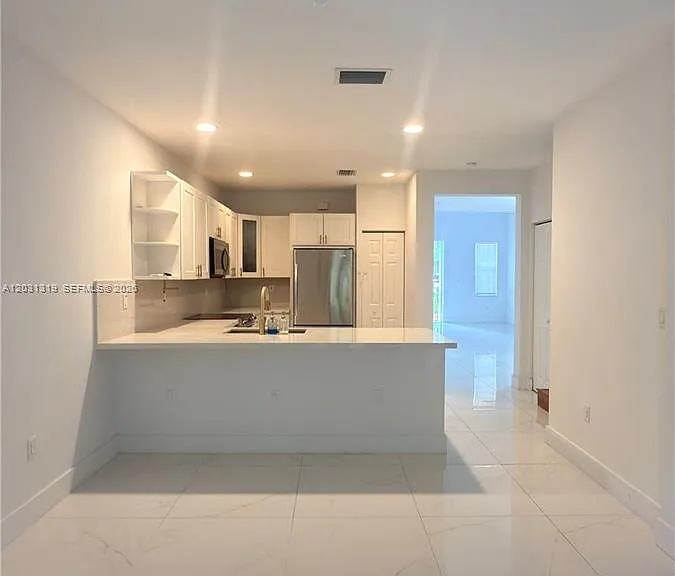 10737 NW 76th Ln — Photo 5